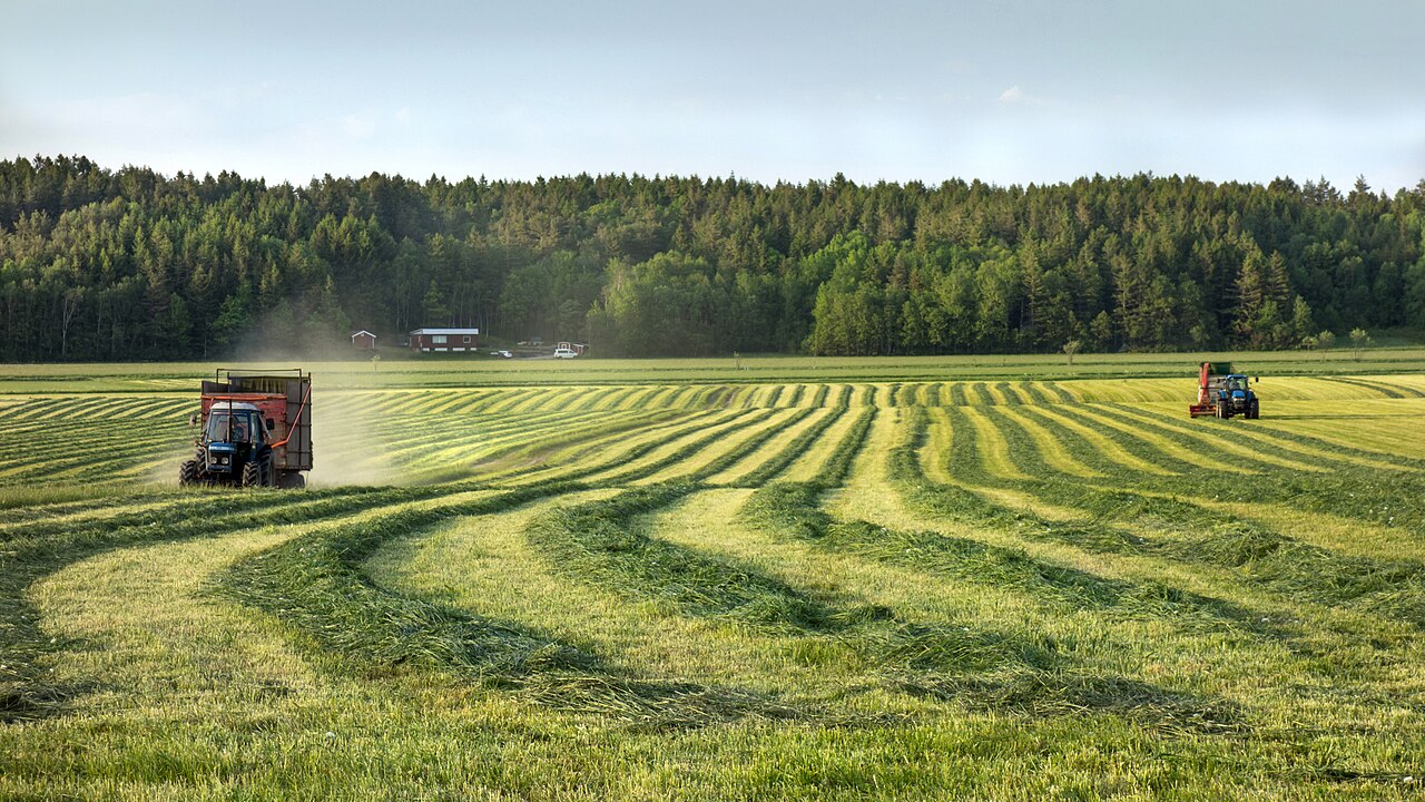Trator e estrutura de mecanização agrícola